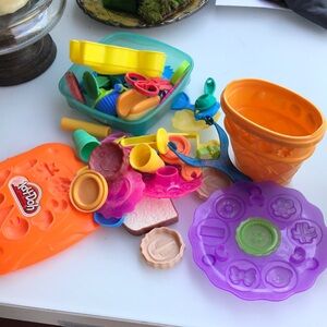 Playdoh  34+ Colorful Shape and Mold Set